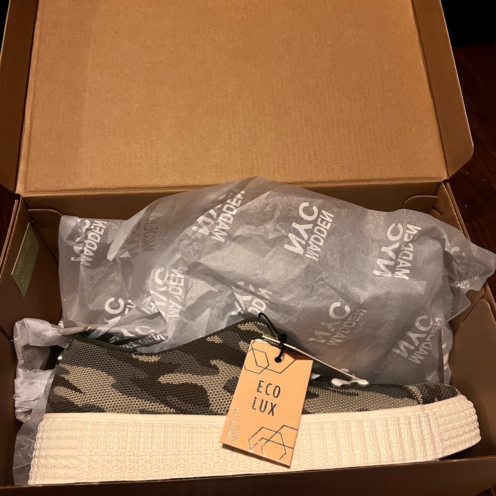 Madden NYC women’s camouflage platform sneakers. Size 9. New never worn